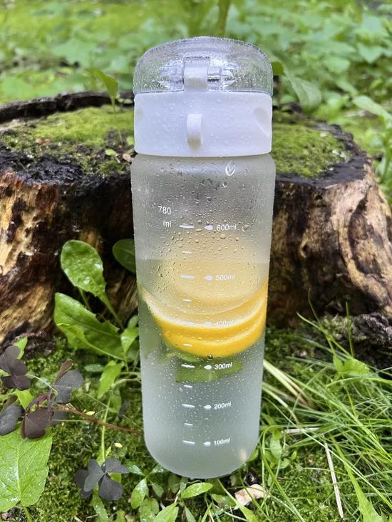 Бутылка для воды спортивная