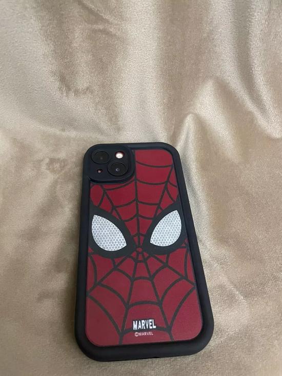 Чехол «Человек-паук» для iPhone.
