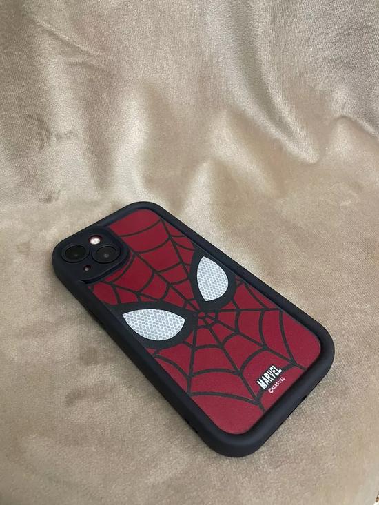 Чехол «Человек-паук» для iPhone.