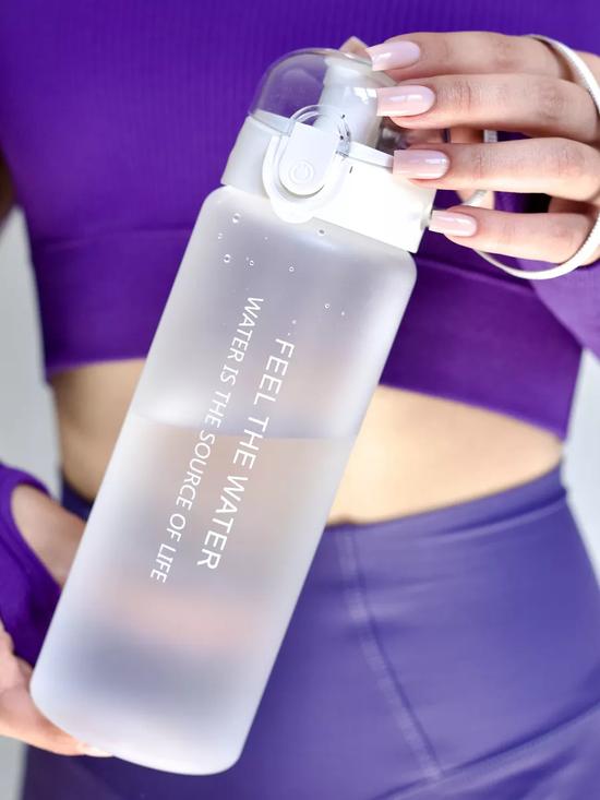 Спортивная бутылка для воды