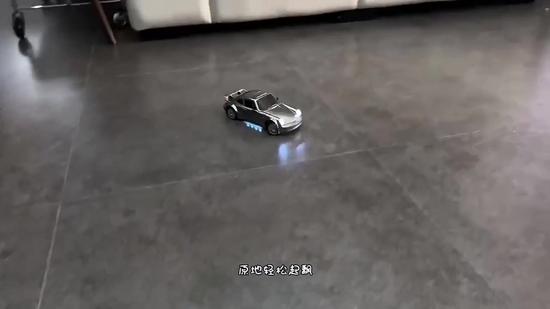 Радиоуправляемый автомобиль Dodge Hellcat