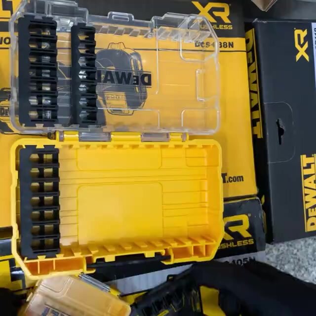 DEWALT Ящик для инструментов